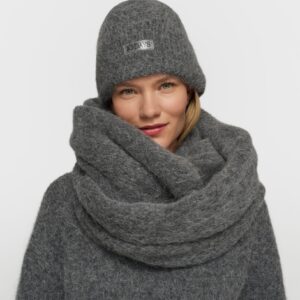 round hairy knit scarf 10DAYS