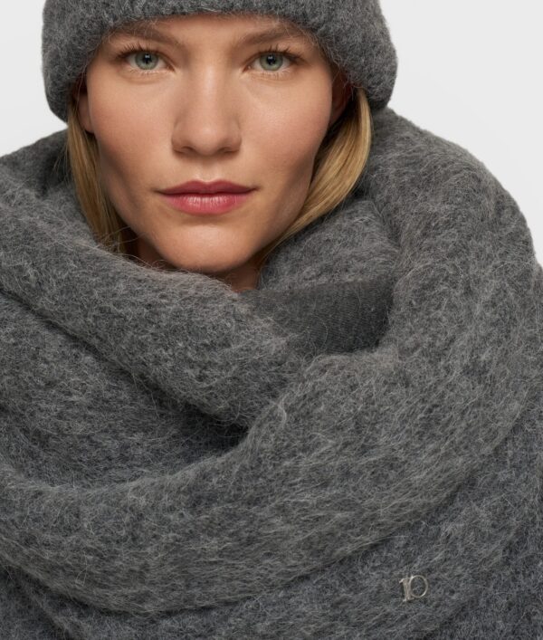 round hairy knit scarf 10DAYS - Afbeelding 4