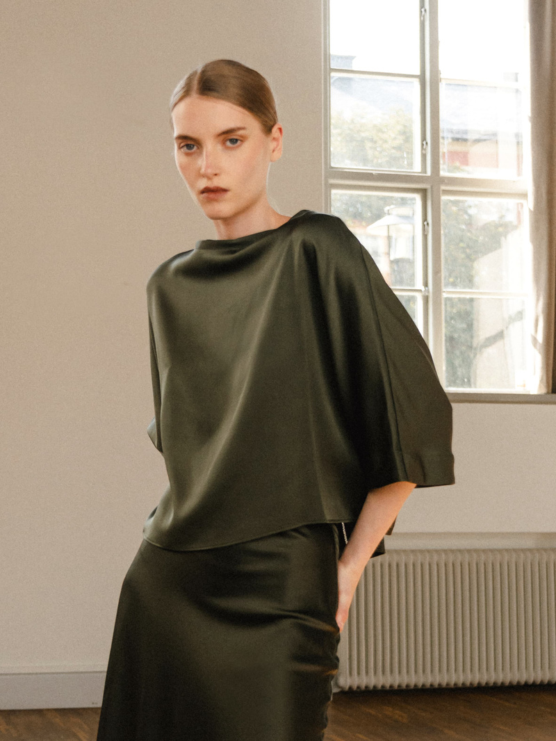 Thea silk tee Ahlvar Gallery