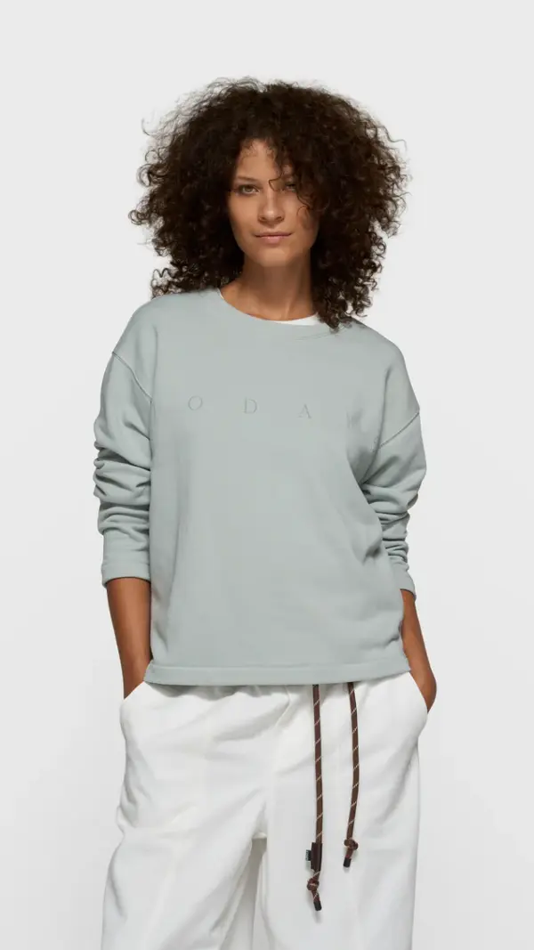 clean sweater logo 10DAYS