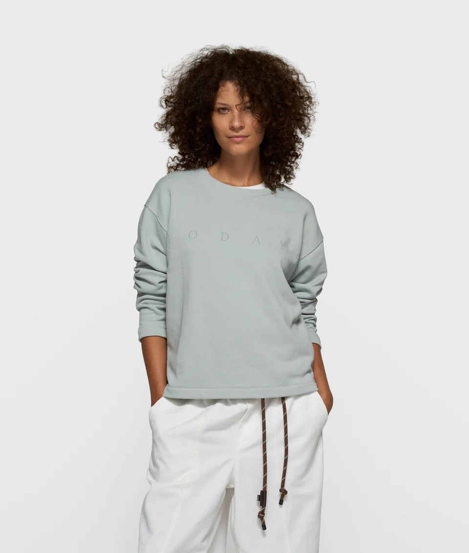 clean sweater logo 10DAYS